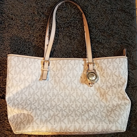 Michael Kors Handbags - 🔥Michael Kors tote bag
